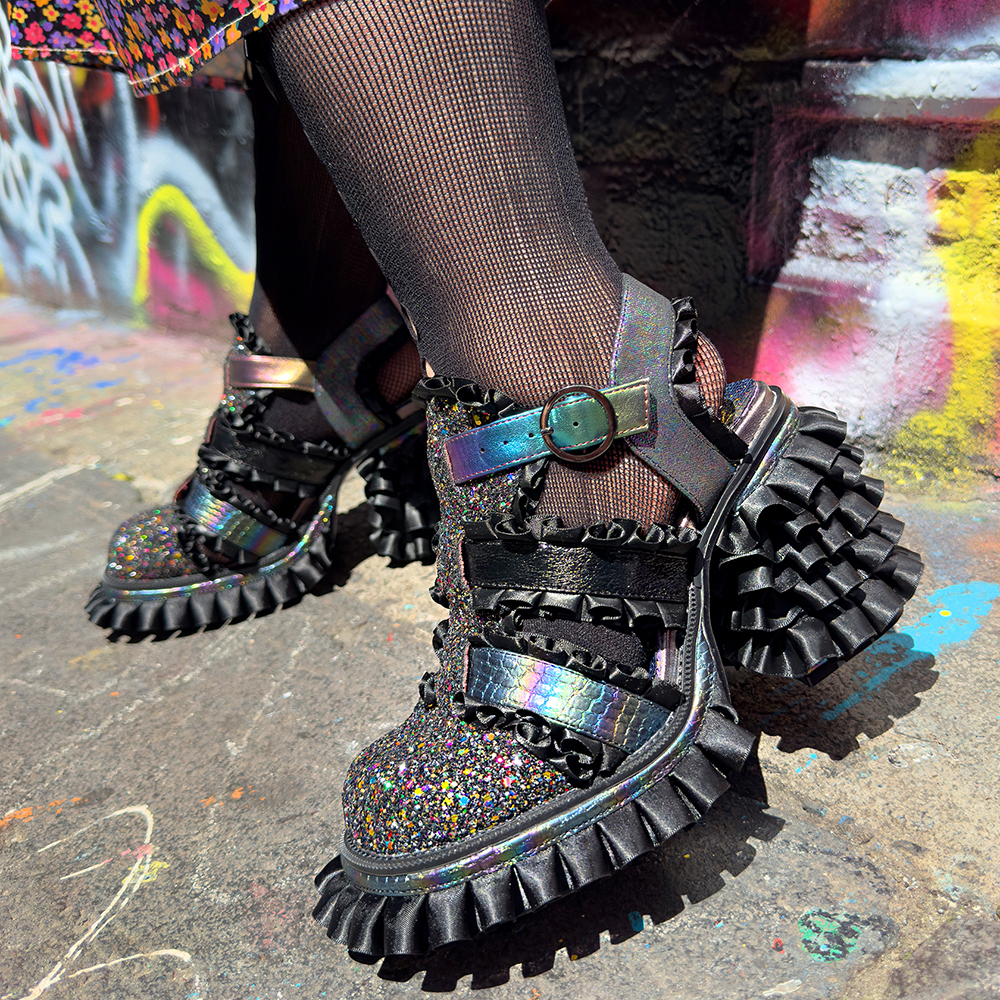 IrregularChoice's tweet photo. This one's for all our frill-seekers π€π We keep maximalism for our shoes, not our prices π on sale now for Β£89!
https://t.co/qAgyDSgCIT
#irregularchoice #statementshoe #shoeaddict https://t.co/rCEJROlhGR