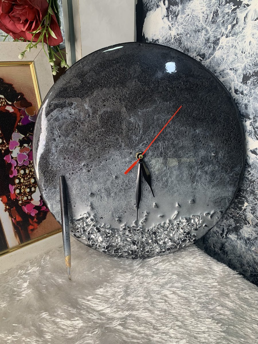 LoFunmilayo's tweet photo. When I started my resin craft in August 2023, I didn't make any sales until the end of October when I made Thinking Figurine, Scented Candle and a Wall clock.

These orders opened doors for me and just one person who trusted my delivery ordered it.
I'll forever be grateful. https://t.co/sn9OAOO501