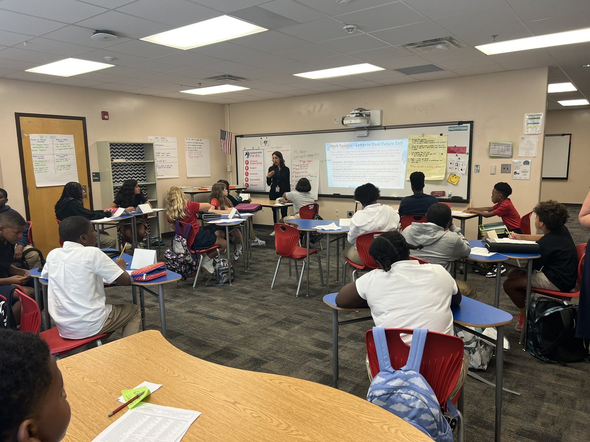 alexbatesedu's tweet photo. Saw some great day one routines and instruction at @SSCMS_FCS! Well done! What an incredible team leading the way! @FCSSuptLooney @CJ_FCS_COS @BFGaskins @lhwoodruff https://t.co/NnxIaCEht4