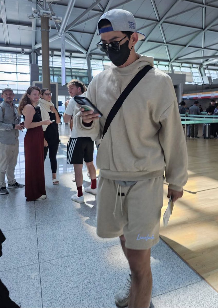 taecachance's tweet photo. the people in the back so obviously checking him out trying to figure out which k-celeb they’ve stumbled into as their ICN parting gift lol https://t.co/Wu9NVs3VGE