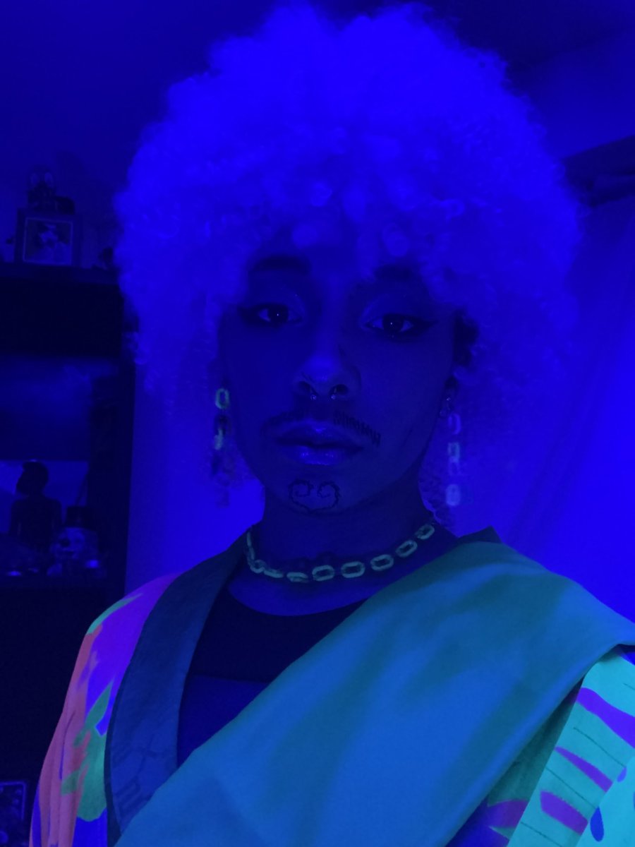 clowndonut's tweet photo. good afternoon can a clown get 15 for today’s rent and a some dish soap please ✌🏽

vm/ca: glowbot

we also just launched a move campaign! https://t.co/sszK8qwpRC https://t.co/OAwWDCoAi6