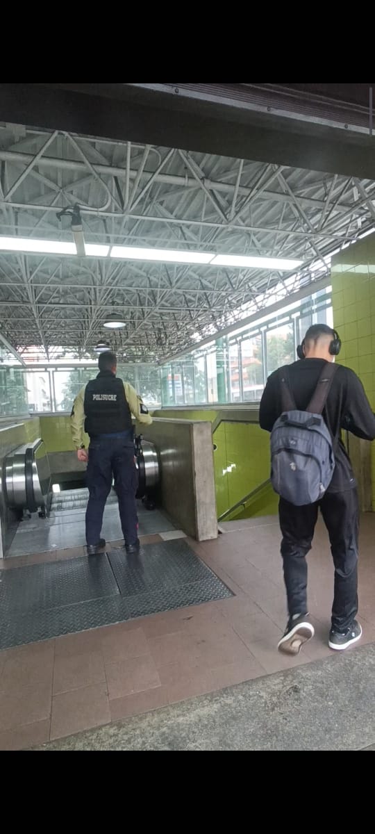 #5agosto | desde el inicio de sus operaciones, nos mantenemos desplegados en las estaciones del sistema Metro de Caracas ubicadas en el Gran Municipio Sucre garantizando la seguridad de usuarios y trabajadores.
<a href="/Visipol_MIJP/">VISIPOL</a>
<a href="/metro_caracas/">Metro de Caracas</a>
#ServiryProtegerPMS