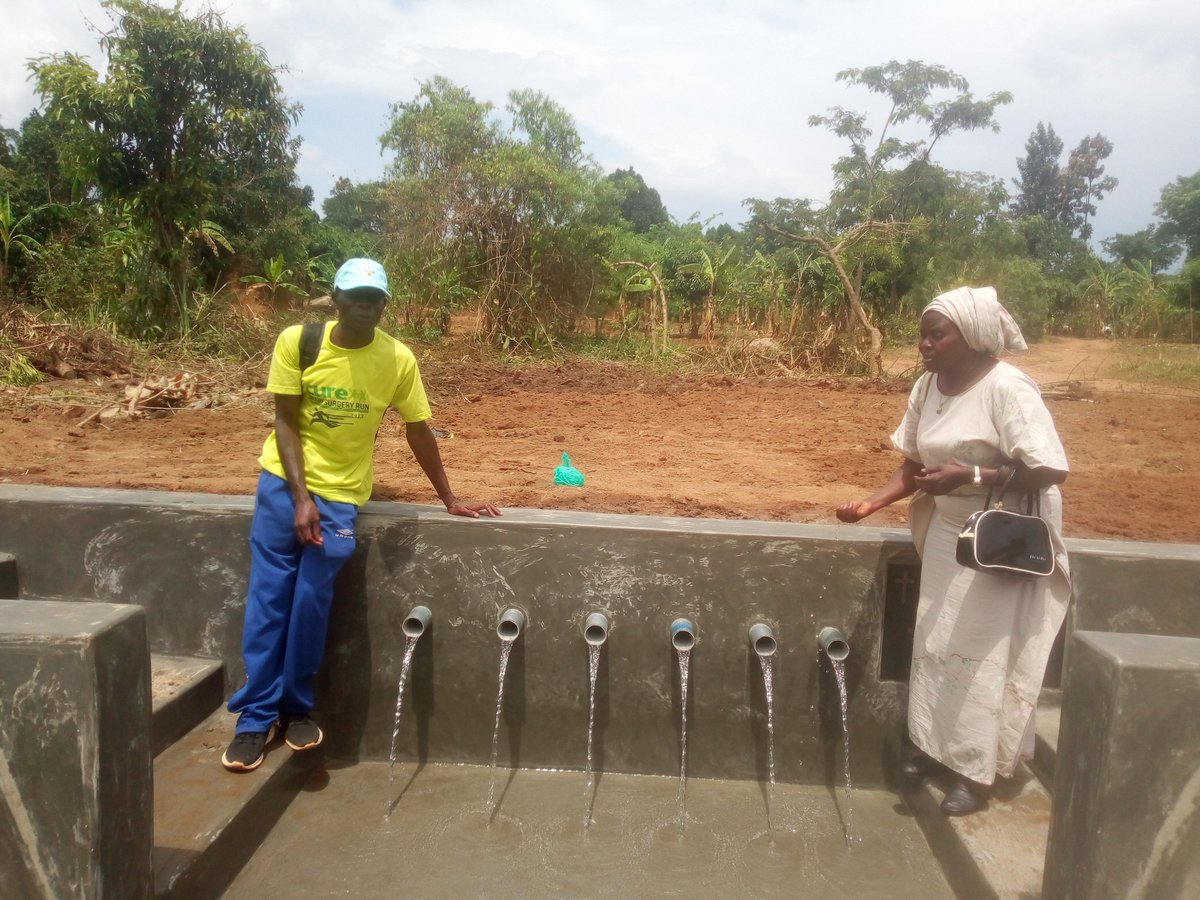 KiapiKFreddie76's tweet image. Come &amp;amp; see protected spring well donated by Lodoi Charity Fund, Texas-Midlands, US for the children of #Kadebede-Mbale City through #Kiapi family &amp;amp; Namunsi Empowerment for Dev&apos;t Initiative #NEDIUganda. Serves 100k people @ObuntuModel @GCICUganda @GovUganda 
#WaterIsLife
