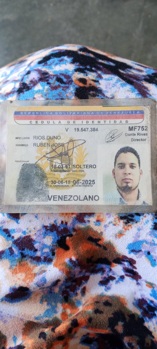 RuzJohanelly's tweet photo. Encontré esta cédula x el colegio de abogados de Maracaibo. https://t.co/hV54vQAd2Y