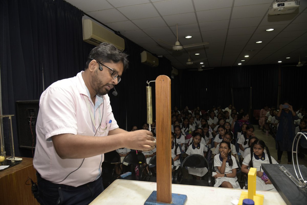 BITMKolkata's tweet image. Curriculum-based #ScienceDemonstrationLecture in FORCE &amp;amp; ENERGY for 120 students from Sushila Birla Girls&apos; School at @BITMKolkata, a Unit of @ncsmgoi, @MinOfCultureGoI - on August 05, 2024.
#AzadiKaAmritMahotsav #BetiBachaoBetiPadhao