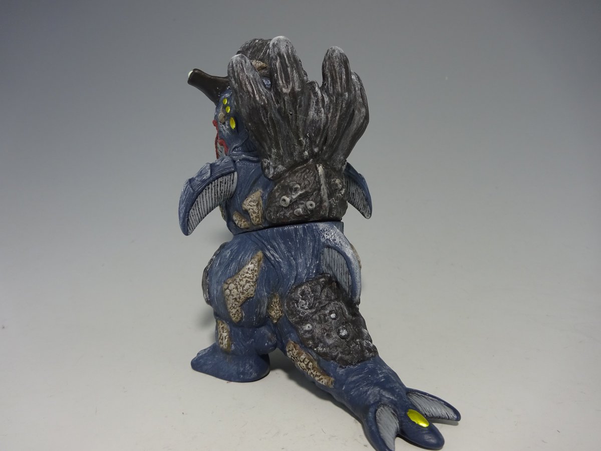 ウルトラ怪獣シリーズ リヴィジラをリペイントしました。ベースカラー