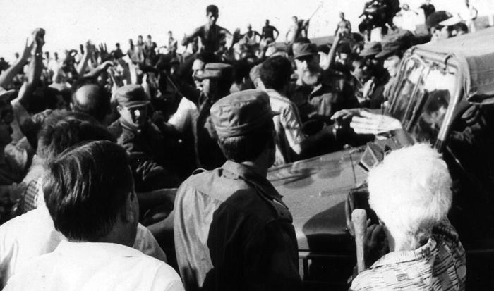 Cinco de agosto de 1994. El pueblo cubano, con su Comandante en Jefe al frente, como tantas veces, aplastó a la contrarrevolución sin disparar un tiro.
#FidelPorSiempe 
 #CubaViveEnSuHistoria