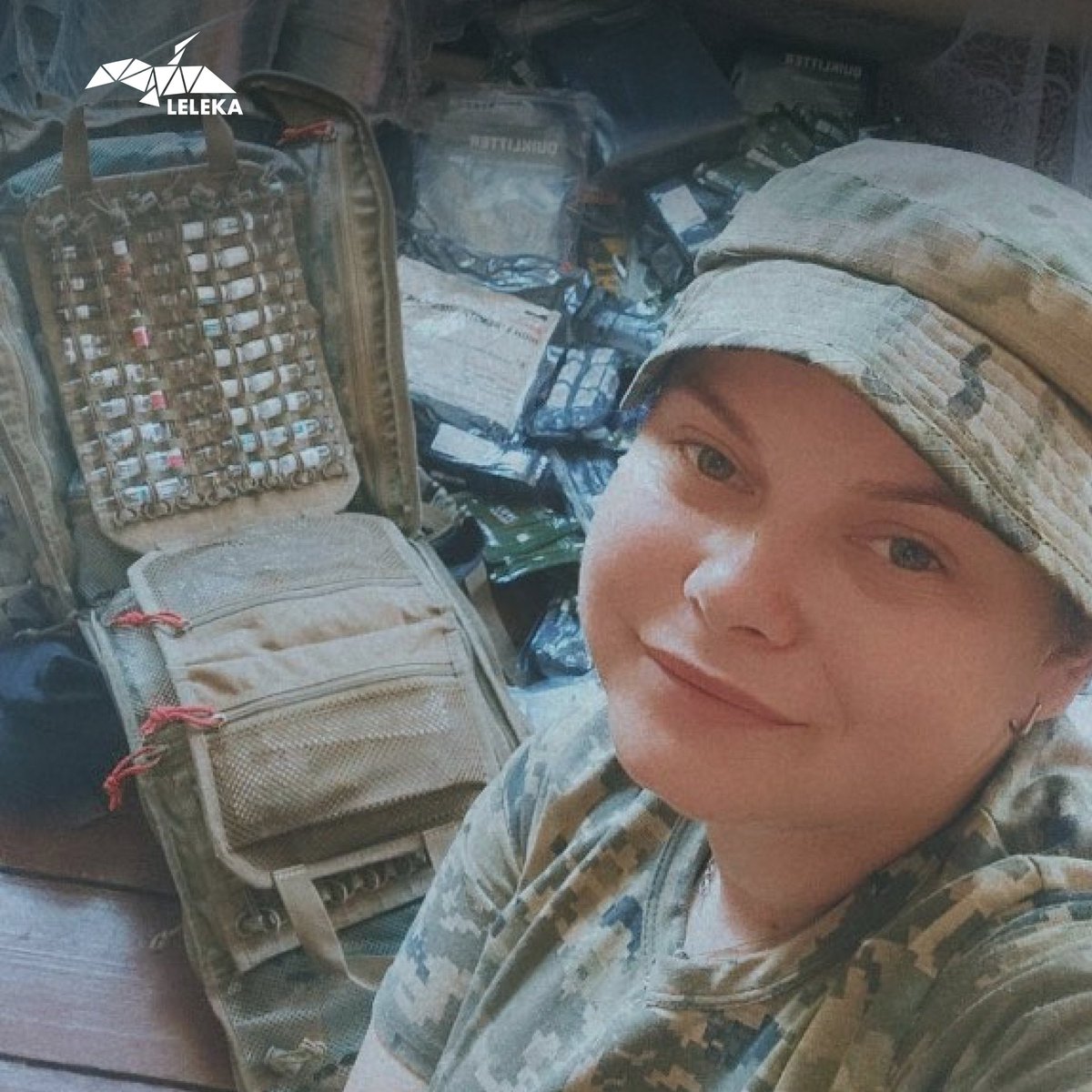 Leleka_FDN's tweet image. Recently, a field medic Kateryna gave us a very special gift—a chevron and a flag signed by Ukrainian defenders. In return, we sent her a collection of poems by her favorite poet, Vasyl Stus. #StandWithUkraine #helpukraine