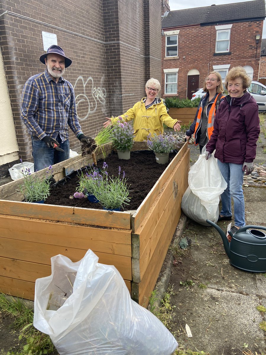 ChesterFoE's tweet photo. ๐ Check out this transformation!
We were out yesterday with @ChChChester , Newtown residents, and Charlotte from CWR, litter picking and transforming the old edible garden!
Thanks to everyoneโs hard work we were able to do all of this in just a couple of hours ๐ #10xGreener https://t.co/b1yjo7ZDLs