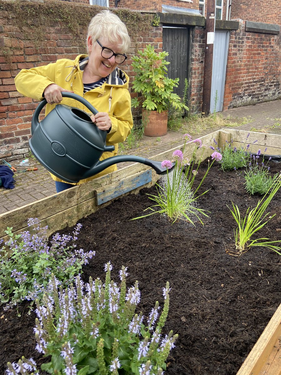 ChesterFoE's tweet photo. ๐ Check out this transformation!
We were out yesterday with @ChChChester , Newtown residents, and Charlotte from CWR, litter picking and transforming the old edible garden!
Thanks to everyoneโs hard work we were able to do all of this in just a couple of hours ๐ #10xGreener https://t.co/b1yjo7ZDLs