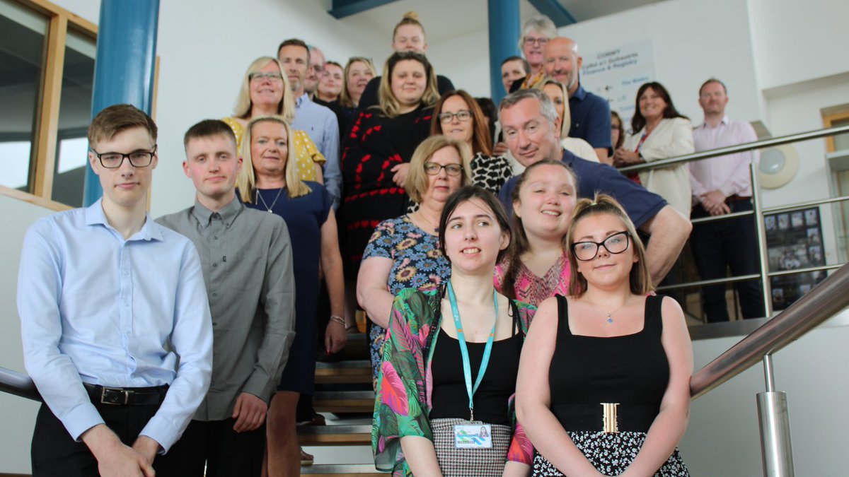 A group of young people have proudly graduated from their 12-month internship receiving their certificates at ceremonies across North Wales with their families.

bcuhb.nhs.wales/news/health-bo…