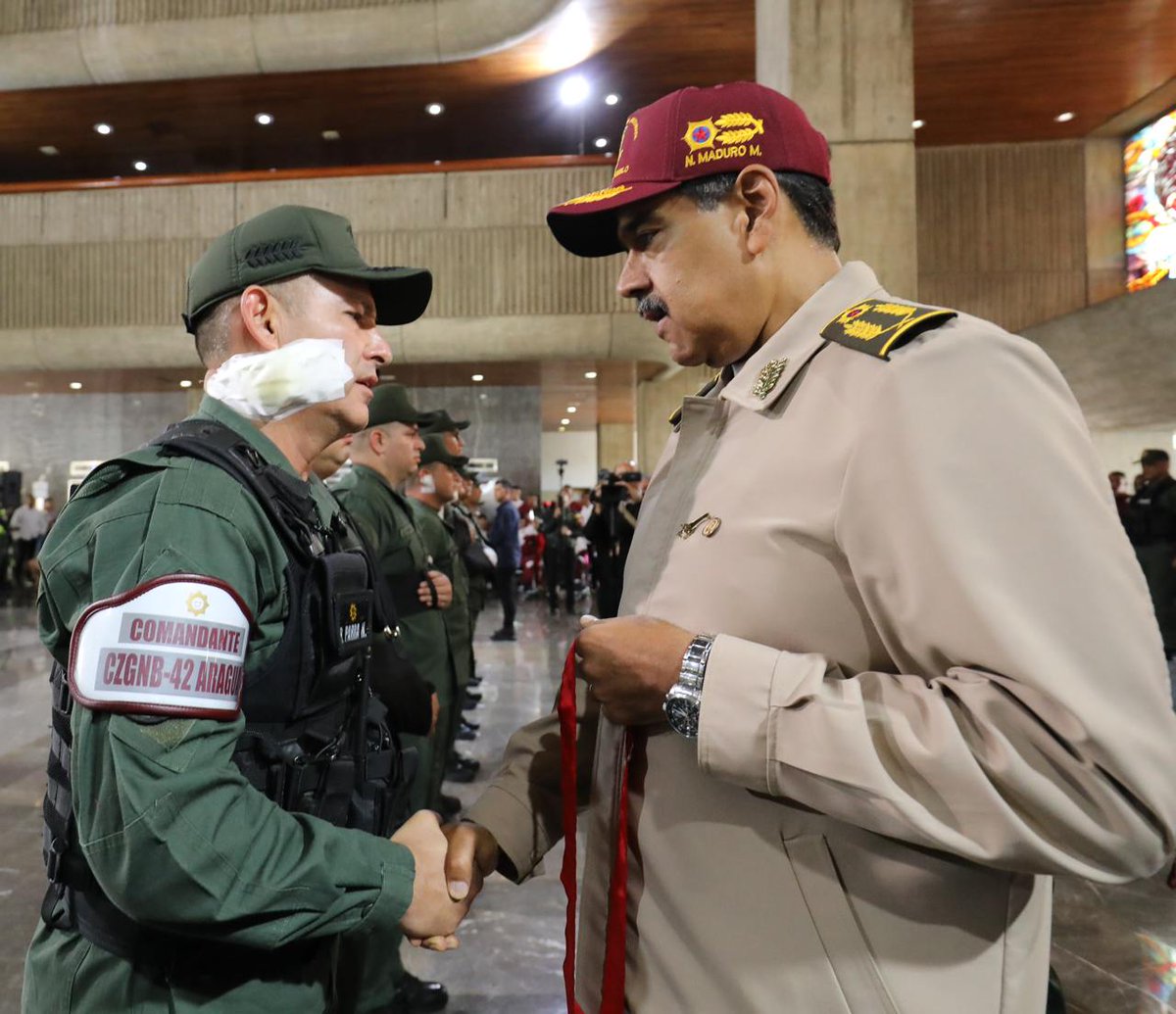CVCostera1981's tweet image. 🔄RT. || El Presidente y Comandante en Jefe de la Fuerza Armada Nacional Bolivariana @NicolasMaduro lideró acto de ascensos al grado de Mayor General y Almirante de la FANB.