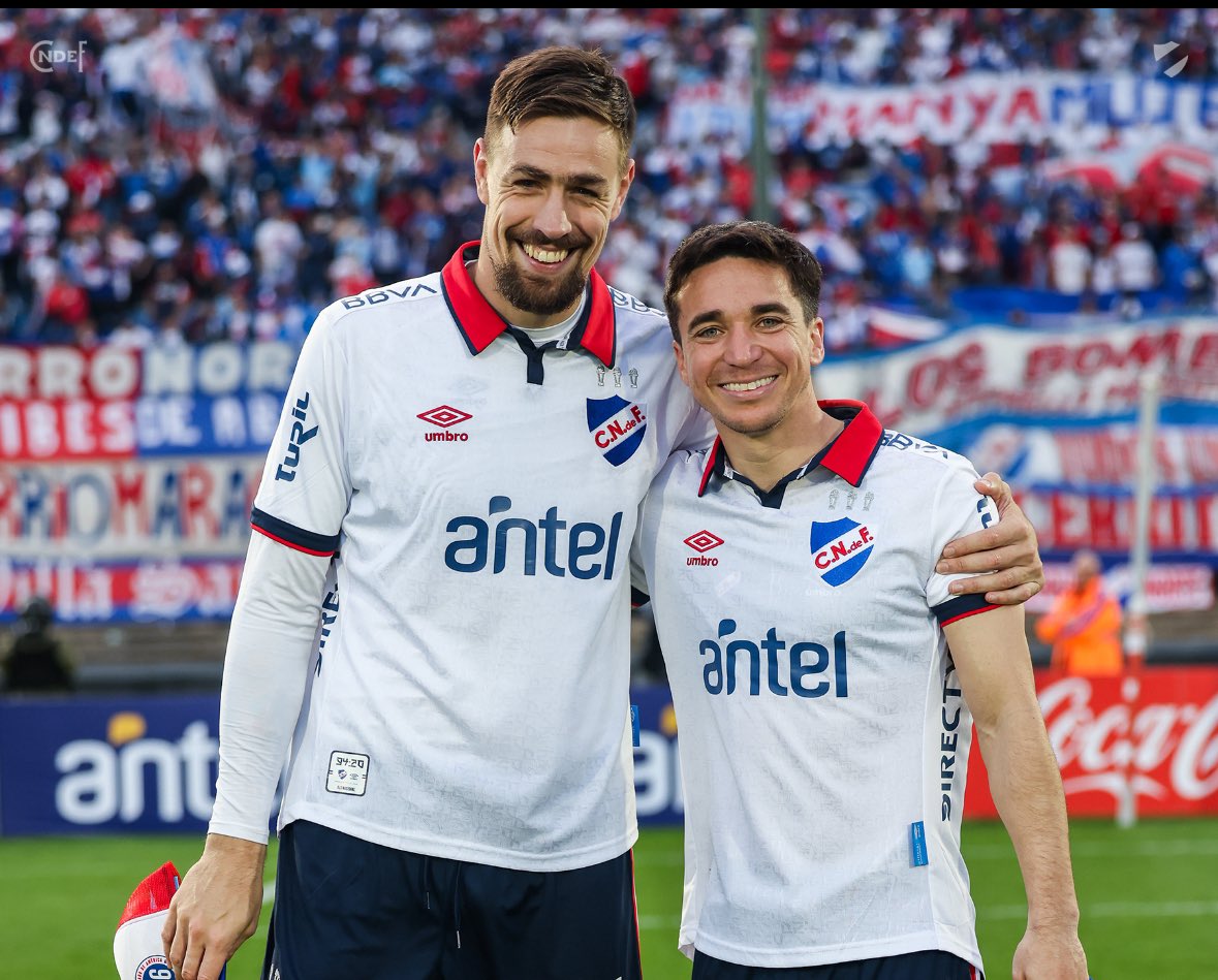 SebastianCoates's tweet photo. Feliz de volver y ganar un título más!! Gracias a mis compañeros por recibirme de la mejor manera!! Esto sigue… todos juntos 💙🤍❤️ https://t.co/sNtMM4GDtH