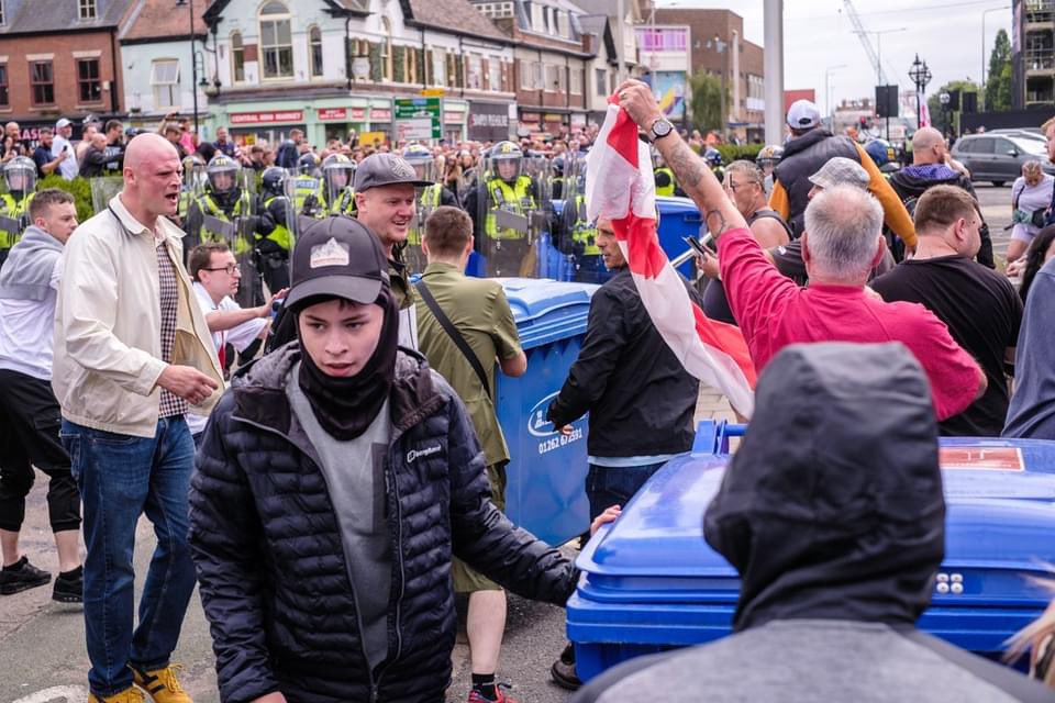 Let’s make these scumbags famous! Name and shame them
#hullriots <a href="/HumberbeatHULL/">Humberside Police - Hull</a>