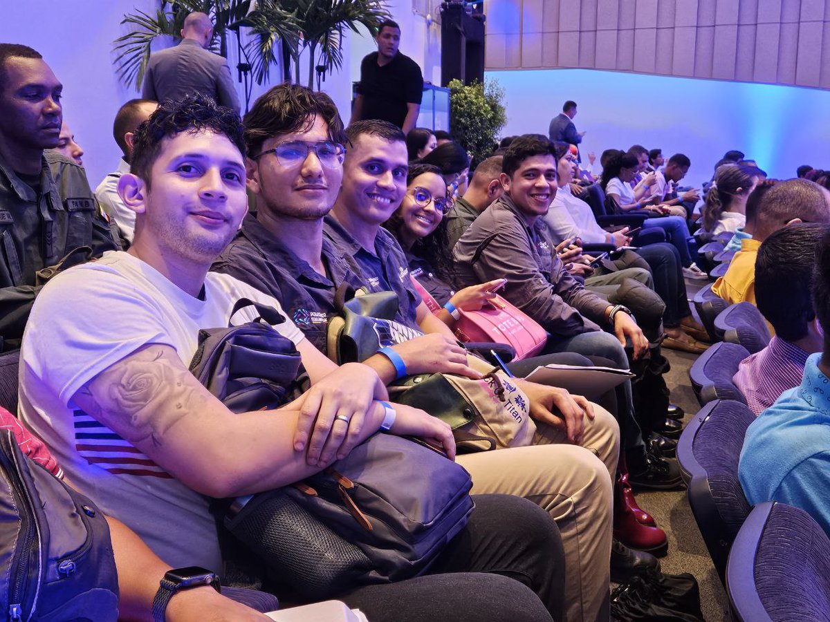FundacionCendit's tweet photo. ¡El futuro de la ciberseguridad está en buenas manos!🧑‍💻

Nuestros jóvenes profesionales se capacitaron en el #CONSI2024 demostrando su compromiso con la seguridad de la información.

#Cendit #SeguridadInformática https://t.co/c8e5sImBUS