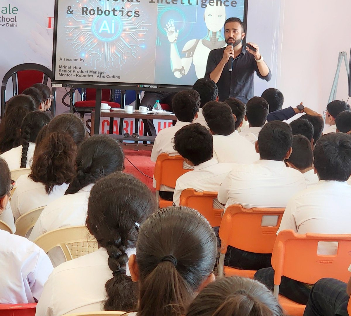 mrinal4747's tweet photo. Engaging minds, inspiring innovation: Students delve into AI and Robotics, exploring the future with hands-on interaction and thought-provoking Q&amp;A
#artificalintelligence #Robots #Coding #robotics #education #techeducation #niti #moe https://t.co/um8flmT5iB