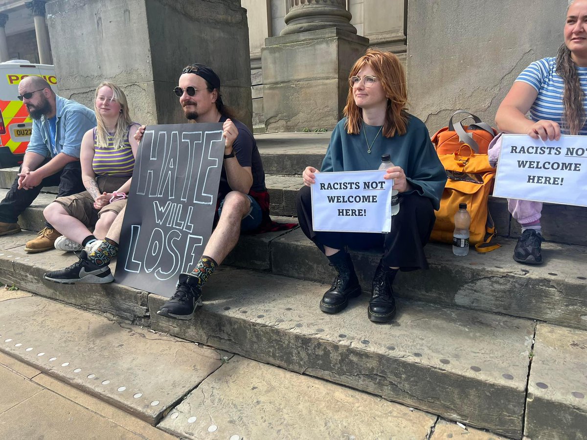 CfcfJames's tweet photo. That the only protest that’s happening in Huddersfield /not no riot 😅 https://t.co/qLy6mTUjtF