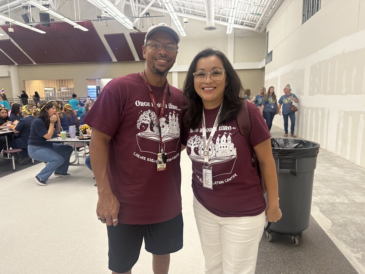 Staff spirit at its best ⁦<a href="/LockhartISD/">Lockhart ISD</a>⁩ Convocation! #LockedonExcellence ⁦<a href="/BluebonnetLions/">Bluebonnet Elementary School</a>⁩ ⁦<a href="/Carver_Cubs/">Carver Early Education Center</a>⁩ ⁦<a href="/ABStrawnPTA/">AB Strawn PTA</a>⁩ ⁦<a href="/CFELISD/">Clear Fork Elementary</a>⁩