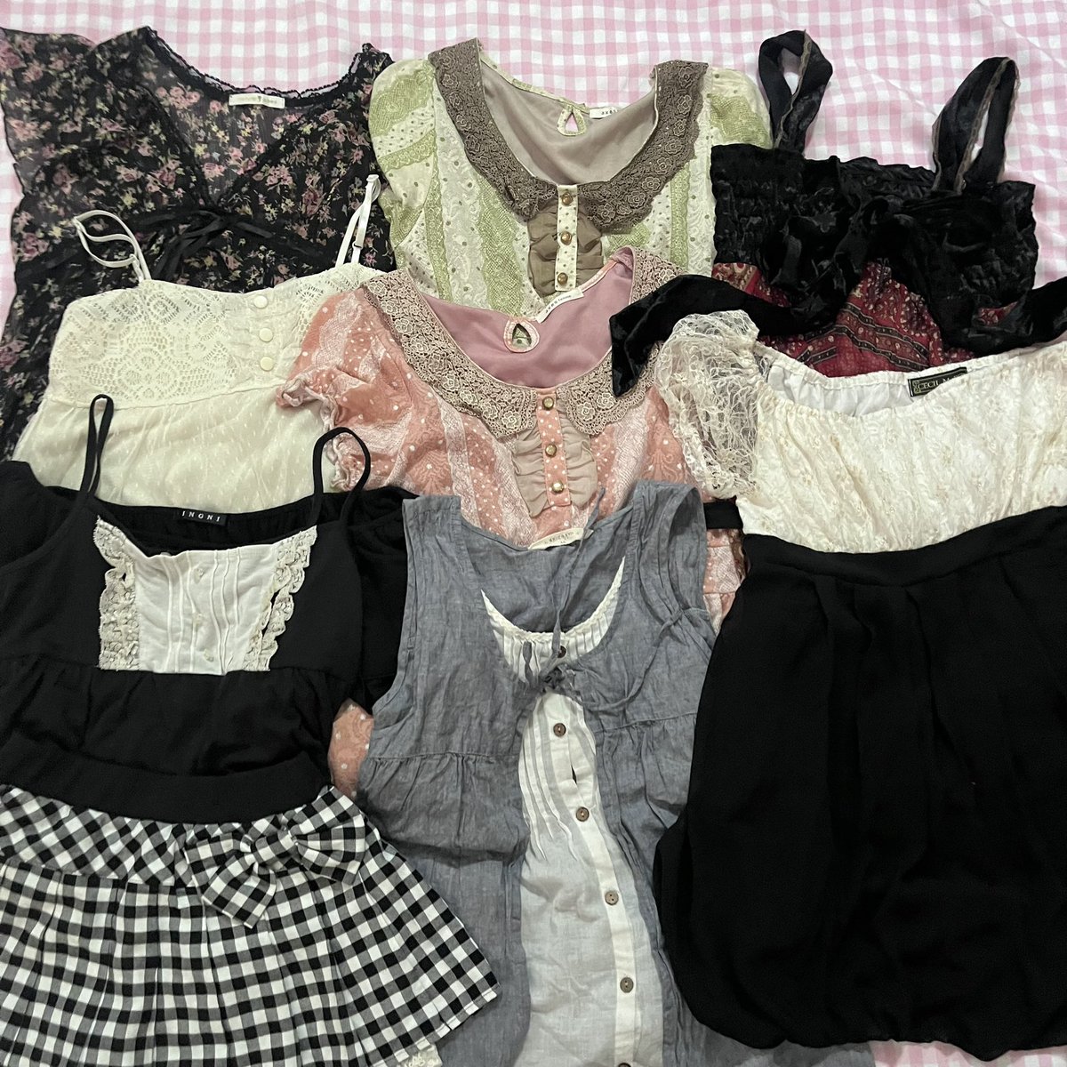 oddadd2ndhandd's tweet photo. 🍒 spoil alert 🍒

ล็อตใหม่สวยมากก งานแบรนด์ 
🎀 Axes femme, Tralala, Ingni
Arrow, Cecil Mcbee
มีเยอะกว่าในรูปน้า เจอกันพุธ 2 ทุ่มที่ ig นะคะ 👀
🧁 คอมเม้นปัก เดี๋ยวกดใจเรียกน้า

#ส่งต่อเสื้อผ้า #ส่งต่อเสื้อผ้ามือ2 #เสื้อมือสอง #ส่งต่อเสื้อผ้ามือสองสภาพดี #ส่งต่อเสื้อผ้ามือสอง https://t.co/HMpWtov1tC