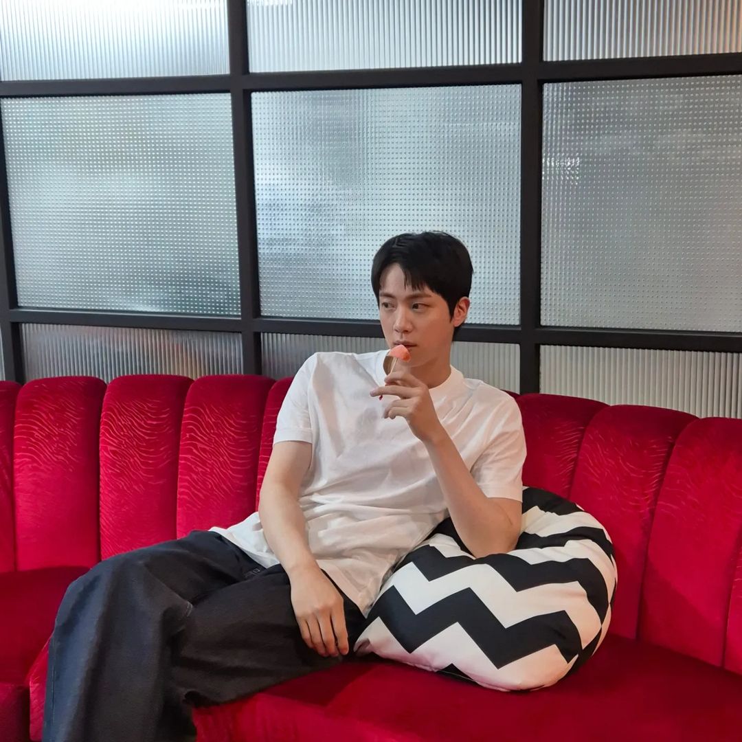 USBTSARMY's tweet photo. jin | IG
복숭아

#Jin https://t.co/7MuTwDaJC5