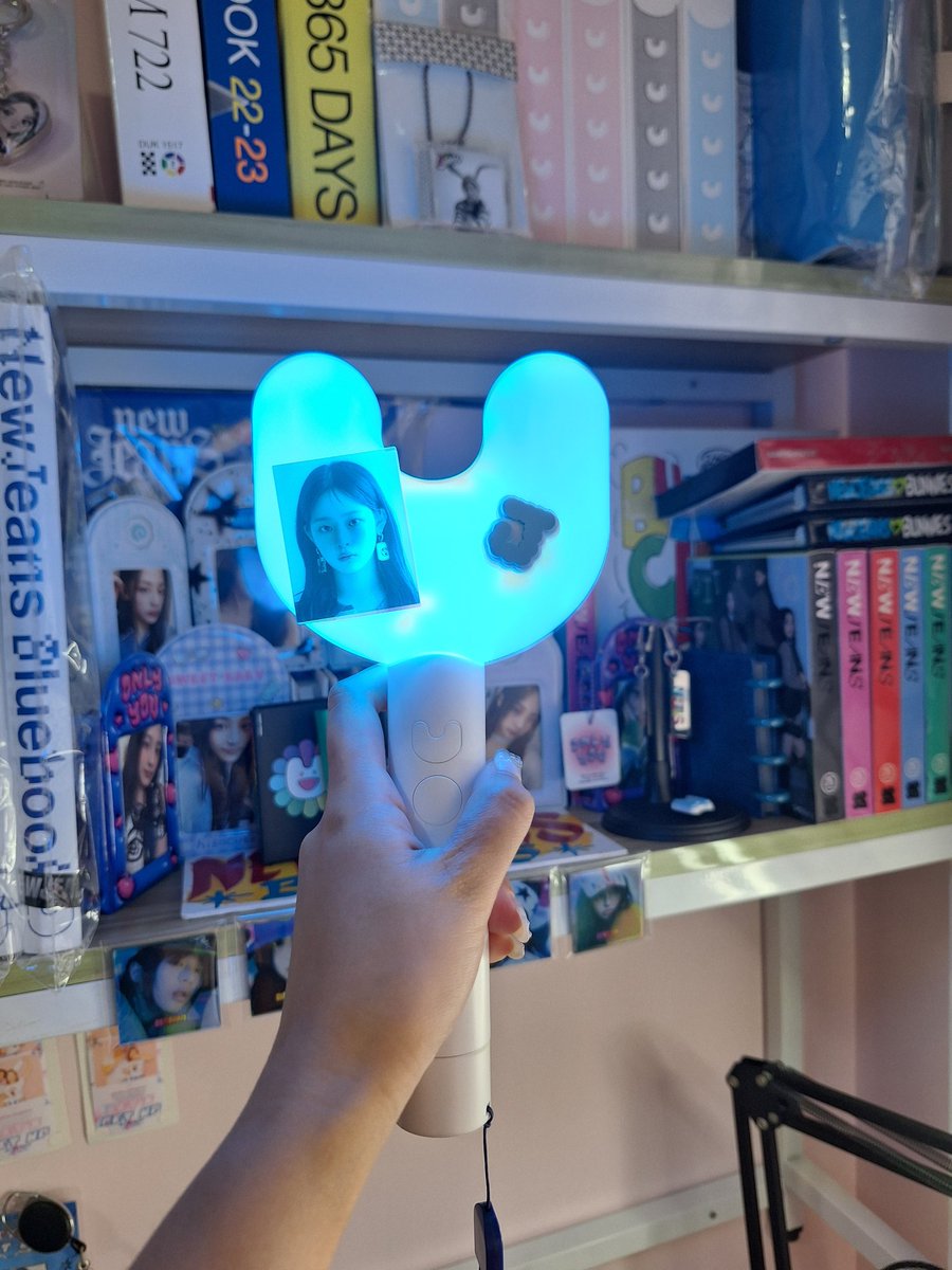 carmieevi's tweet photo. HYBE BATTERY is home na 🥹🥹 grabeeee 9000 mah, works well for my binky @chulien07 thank youuuu 😍#FromChulien https://t.co/T5pjeLaqOj