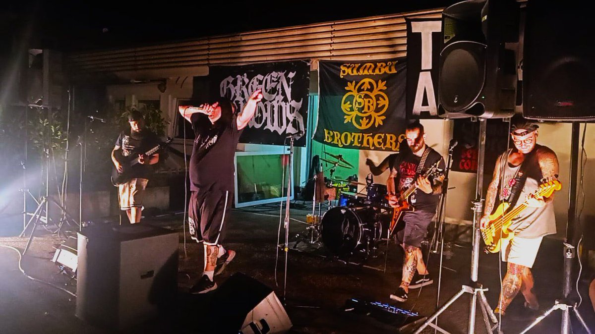 GreenArrowsHC's tweet photo. Grazie a tutti per la bellissima serata di sabato. Störe e Thomas camminano sempre con noi!

Thank to everybody for the amazing evening of Saturday. Störe and Thomas always walk with us!

#greenarrowshc #bolzano #hardcore #nshc #gahc #bzhc #music #italy https://t.co/hHFOgOZ7rT