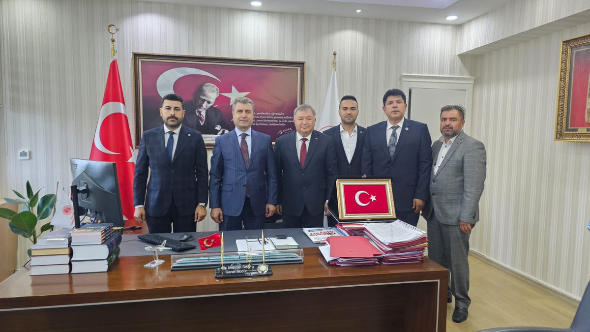 osmkya06's tweet photo. 3+1 SİSTEMİ REVİZE EDİLMELİDİR!

Bugün Çalışma Bakanlığı Genel Müdürü Sayın Mehmet BAŞ’ı ziyaret edip; Kamu çalışanlarımızın beklentileri üzerine bir görüşme gerçekleştirdik. 

Genel Müdürümüze nezaketi ve misafirperverliği için teşekkür ederim. https://t.co/p7iCGAjoN0