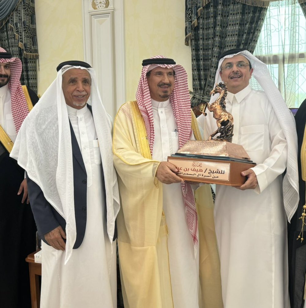 AliALSimrani's tweet photo. احتفت أسرة آل السمراني بضيفها الشيخ هيف بن عبود وصحبه الكرام بحضور  أعيان الفرعين.
مرحباً مليار يابو محمد https://t.co/xQPLaZF2uJ