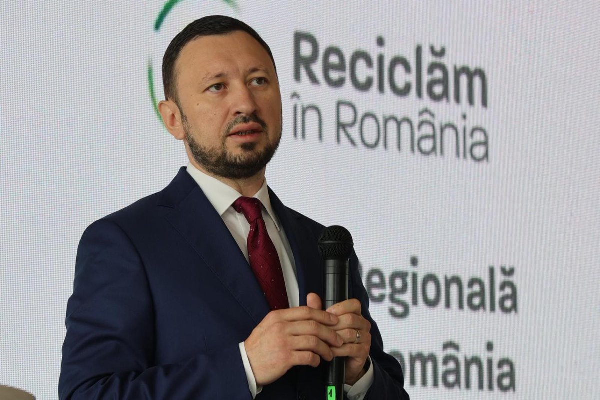RRInternational's tweet photo. Sistemul Garanţie Returnare a depăşit, în mai puţin de opt luni de la  lansare, bariera psihologică, ajungând la un miliard de #ambalaje #colectate, a anunţat ministrul Mediului, Mircea Fechet. (1/2) https://t.co/FDPNOUa9Kv