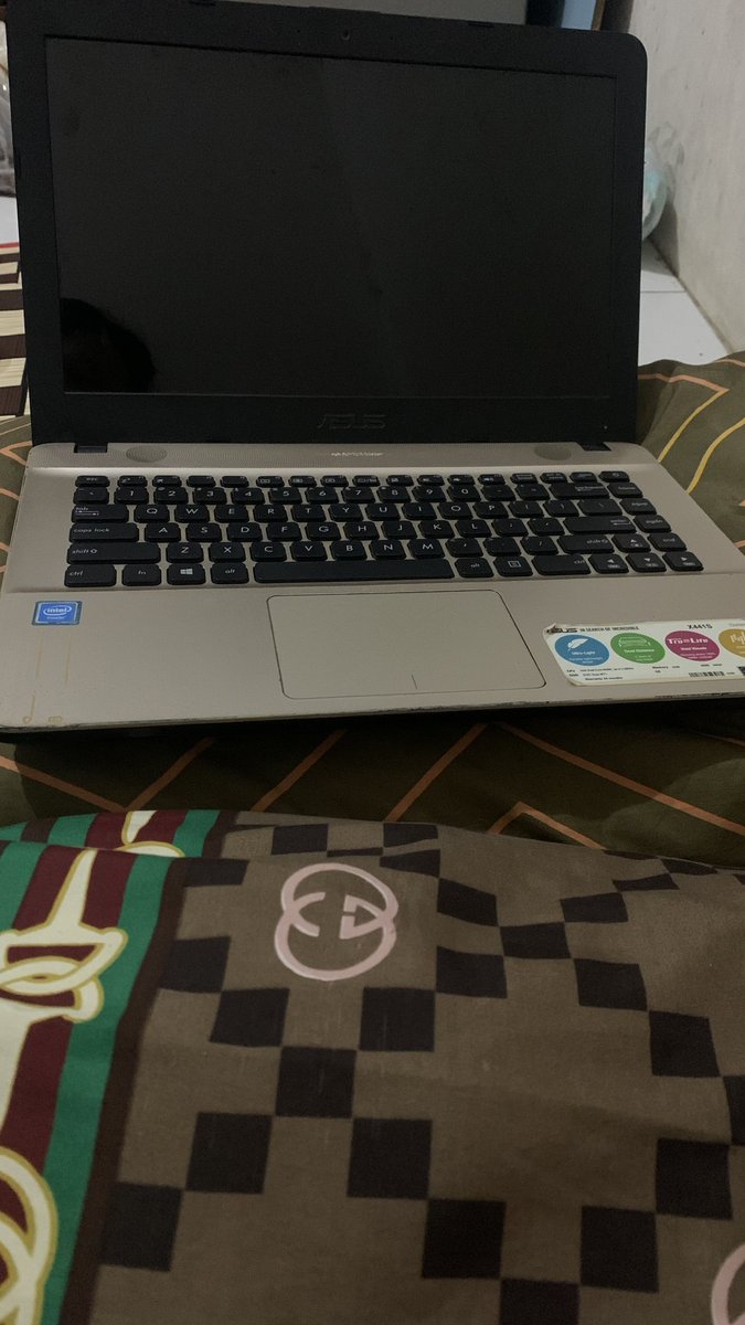 irnaanae's tweet photo. Dijual Laptop Asus X441S
Harga : Rp1.200.000 (bisa nego)
Spesifikasi:
HDD : 500GB
Memory : 2GB
Kondisi: baik, tetapi speakernya sedikit sember

Minat? Langsung wa : 088213154989 https://t.co/jjJR0Vetng