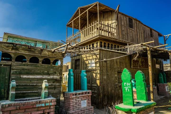 جاري الآن هدم جبانة باب النصر لبناء جراج للسيارات. 
جبانة باب النصر هي واحدة من جبانات مصر التراثية الفريدة، وعمرها من عمر إنشاء القاهرة. تتميز الجبانة بوجود عدد كبير من المقصورات الخشبية تحف مشغولات و ارابيسك  تحيط بالأضرحة، والتي لا يوجد لها مثيل على مستوى العالم.