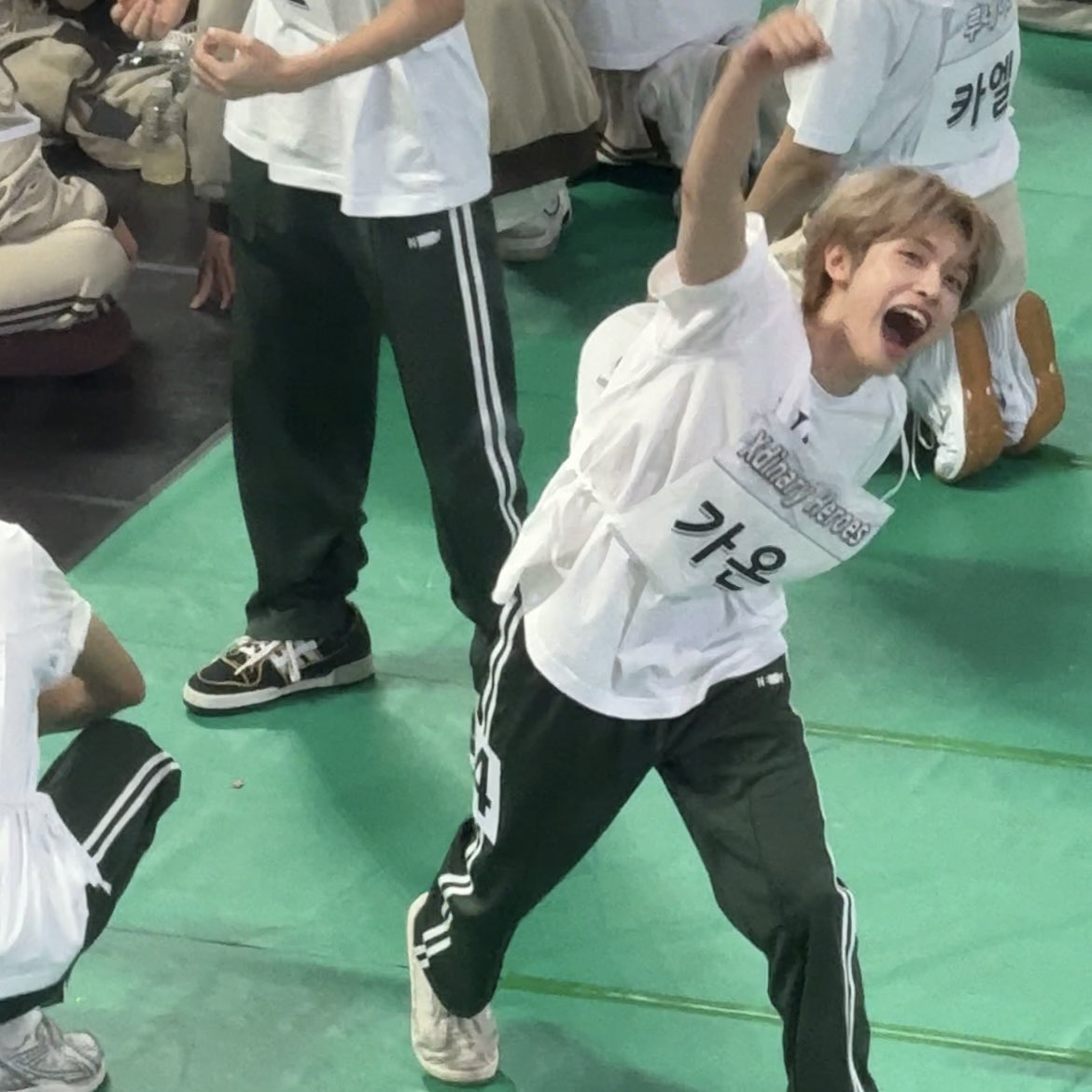 meongbao's tweet photo. 추카해요 https://t.co/VbZe2vamAY