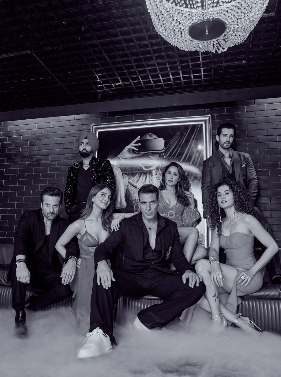 akshaykumar's tweet photo. The Seven Colours that form this rainbow of FRIENDSHIP, got together today to bring you something special… 
DO YOU KNOW what it is ? 

#KhelKhelMein releasing in cinemas on 15th August 2024.

#GameIsOn https://t.co/jUqSTGflIW