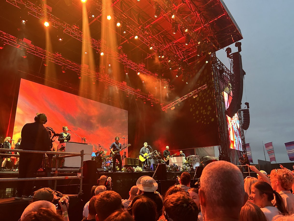 Popped over from the states for end of #noelgallaghershighflyingbirds #councilskies tour; #ynotfestival gig last night was peak, total privilege to celebrate the music and the man in the company of so many dedicated fans #whatashow #whatanight #whatalife #musicmusicmusic