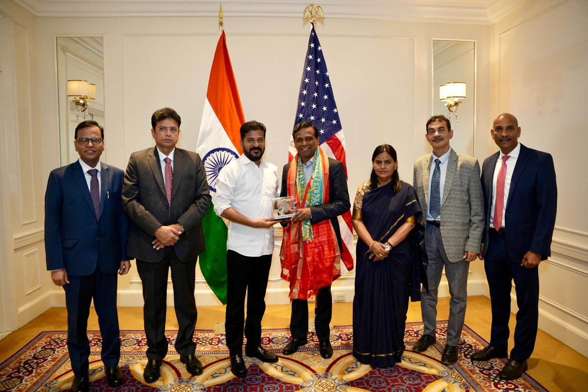 TelanganaCMO's tweet photo. My team and I had a super successful meeting with Cognizant team @Cognizant led by @imravikumars in which the major global IT company has selected Hyderabad as the site for expansions and building the largest capacity outside the USA in Telangana. 

The new facility will create over 15,000 jobs. The company has also agreed to positively consider my suggestion to explore other tier-2 cities of Telangana for additional capacity ramp-up.

The foundations for this agreement were laid by my colleague @OffDSB and I, along with our officials, in Davos, Switzerland, earlier this year.
#InvestInTelangana