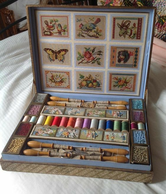 prettiestavenue's tweet photo. vintage sewing box https://t.co/A3JMh0UzBC