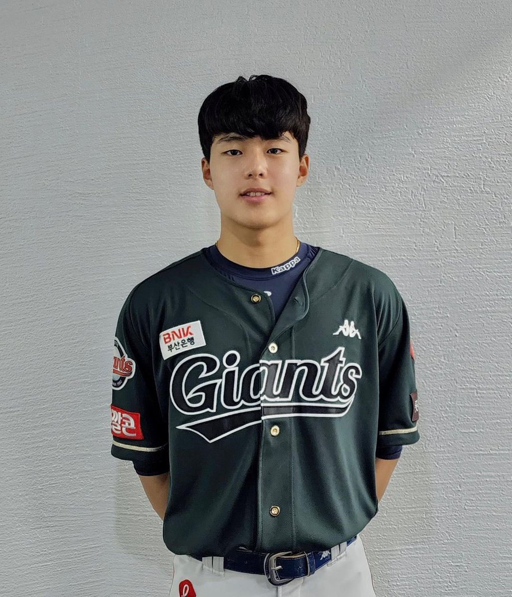 pos1tivebb's tweet photo. 이사진보고웃음을참지못함
태양이가너무얼라그자체 .. 푸하하하하하 https://t.co/y0qqfJSeJV