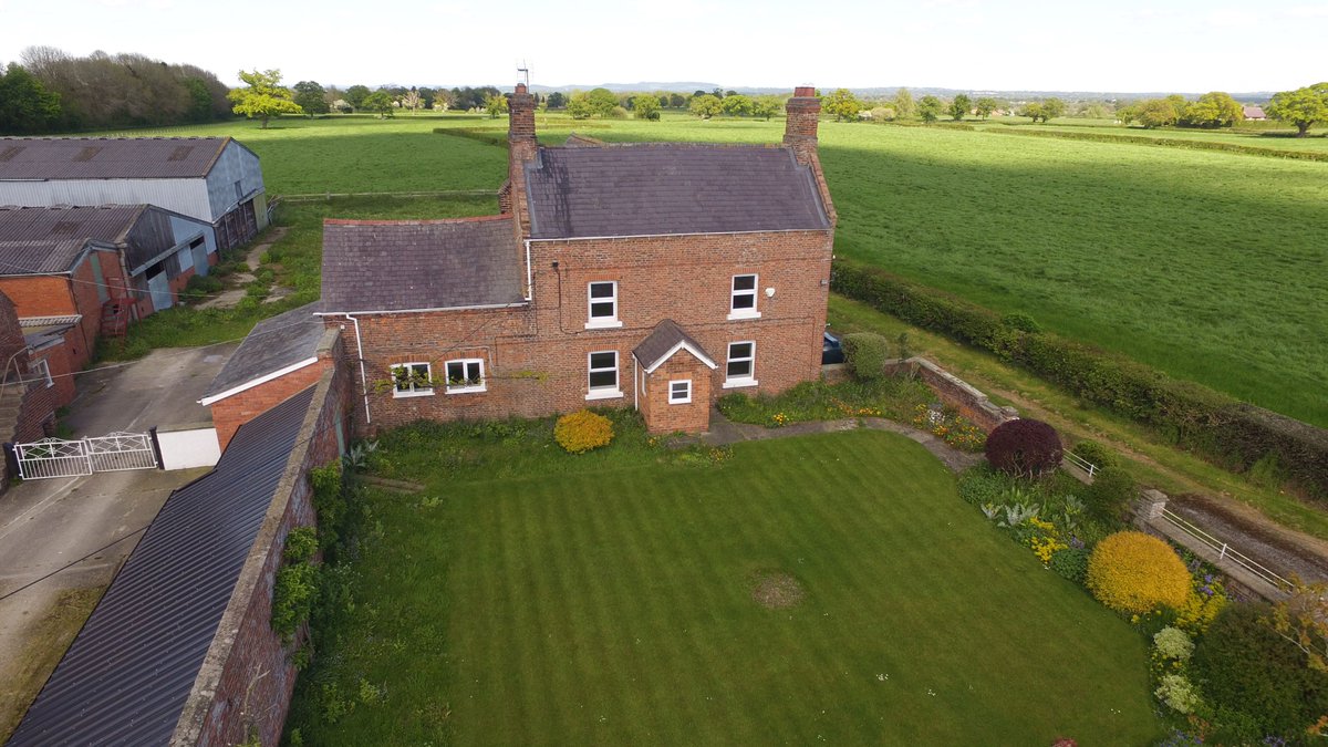 Forge_Property's tweet image. Looking for a property to rent near Wrexham? We are advertising to let an unfurnished four bedroom farmhouse in Overton-on-Dee, available to rent for £1,750 per month. Discover more here
forgeproperty.co.uk/blog/farmhouse…
#forgeproperty #houseletting #rentalproperty #Wrexham #farmhouse