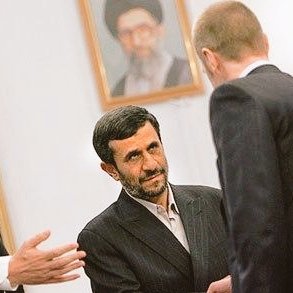 towards_spring's tweet photo. بله! خیلی فرق می‌کنه کی رئیس‌«جمهور» باشه! https://t.co/5AimcLOXSX