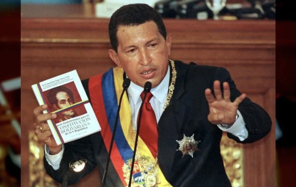 Hace 25 años el Comandante Chávez presentó el proyecto de la Constitución Bolivariana ante la ANC
goo.su/VWP52E
#PatriaSoberanaYPlena