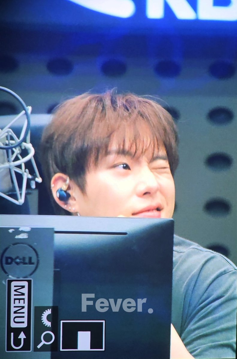 Fever_1231_'s tweet photo. 240805 몬키라 스페셜 DJ

윙크철 볼빵빵철

#김성철 #KIMSUNGCHEOL https://t.co/ht1vq027a8