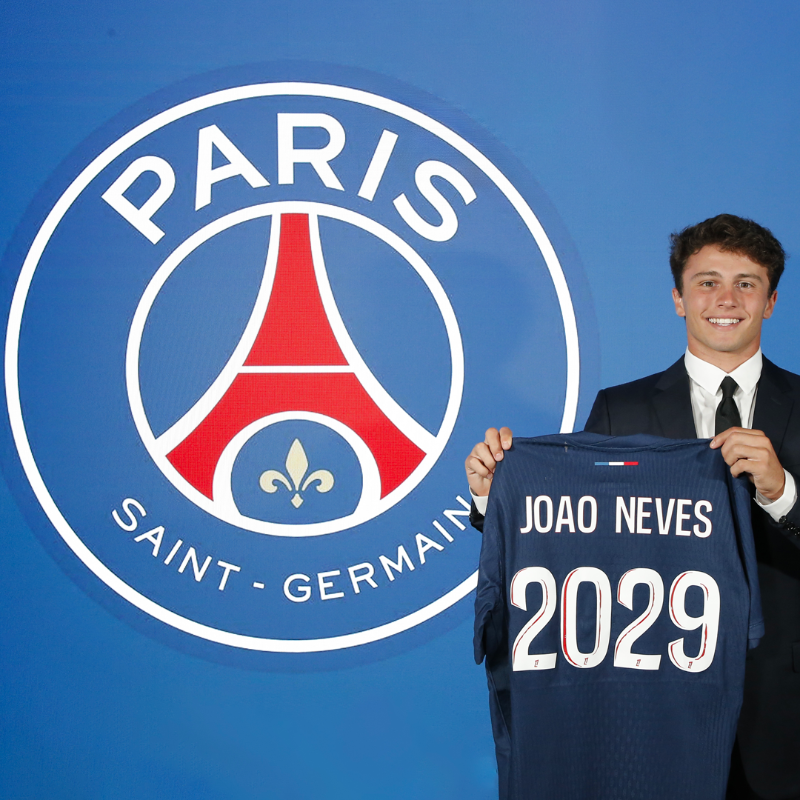 PSG_inside's tweet photo. Le Paris Saint-Germain est très heureux d’annoncer la signature de João Neves. ✍️

Le milieu de terrain de 19 ans s’est engagé avec le Club jusqu’en 2029. 🔴🔵

#WelcomeJoãoNeves