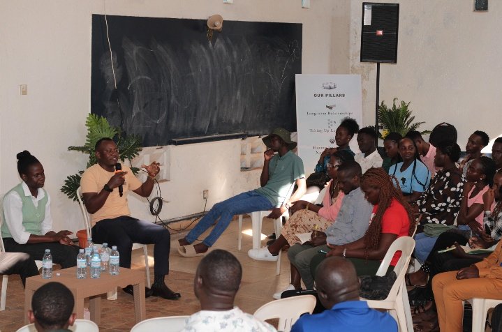 COSA_Ugandaa's tweet photo. This month's fellowship composed of a panel discussion that made sense to find a decorum of our fresh students joining different Universities.
Thematic areas of Academics, relationships, Leadership,finances and spiritual growth were redressed to dedicate our #FreshStudents https://t.co/k5Zvpjb0dx