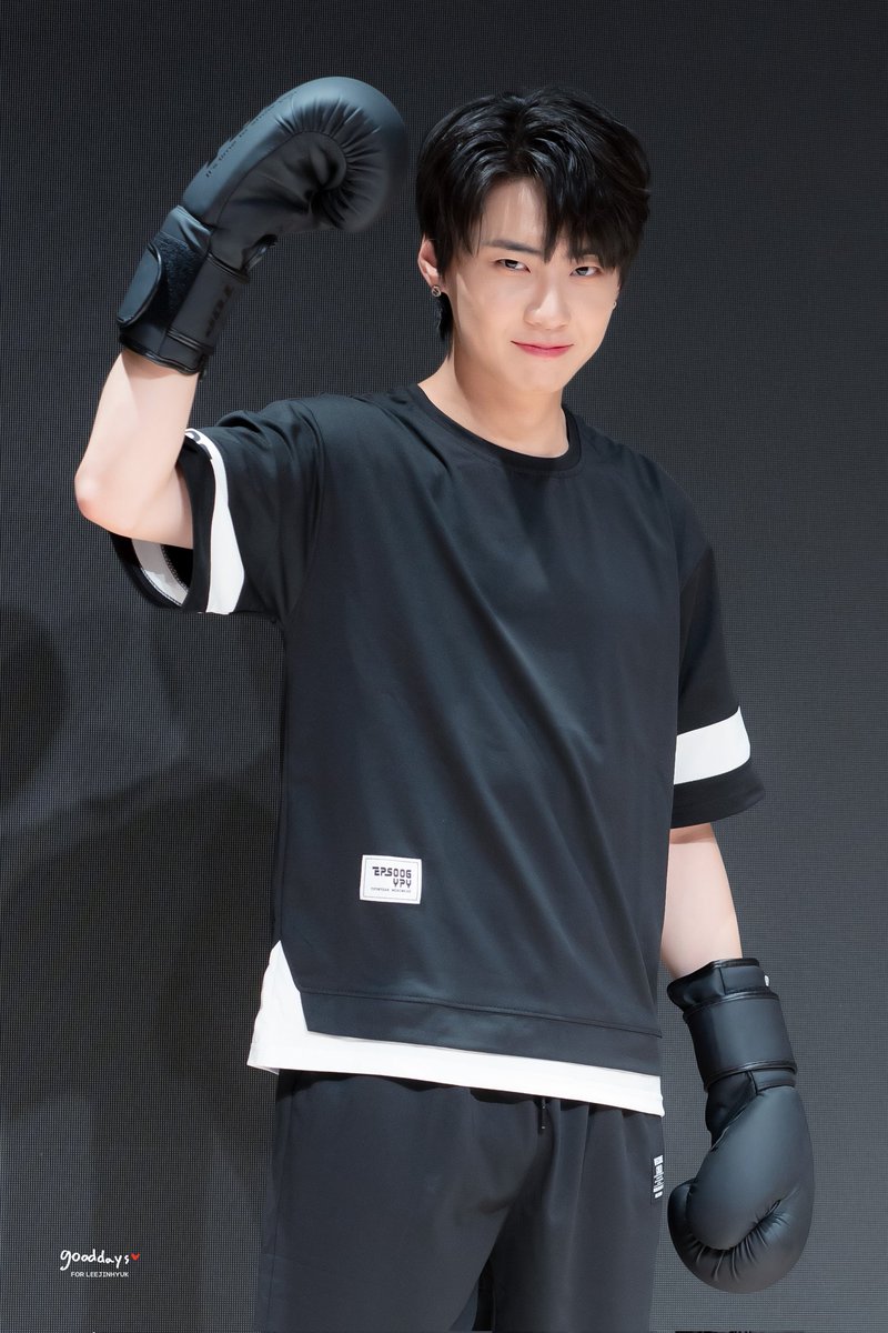 240804 팬사인회 
👍

#이진혁 #LEEJINHYUK #브이태양
#RELAX #NEW_QUEST_JUNGLE