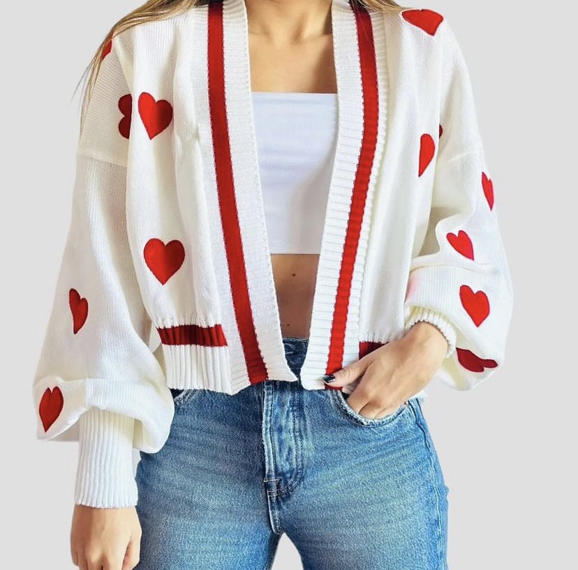 Buenassss, les recuerdo que tengo una tiendita donde vendo cositas lindas 🤌🏼💖

Ig: Moemoeg_ ✨🥰