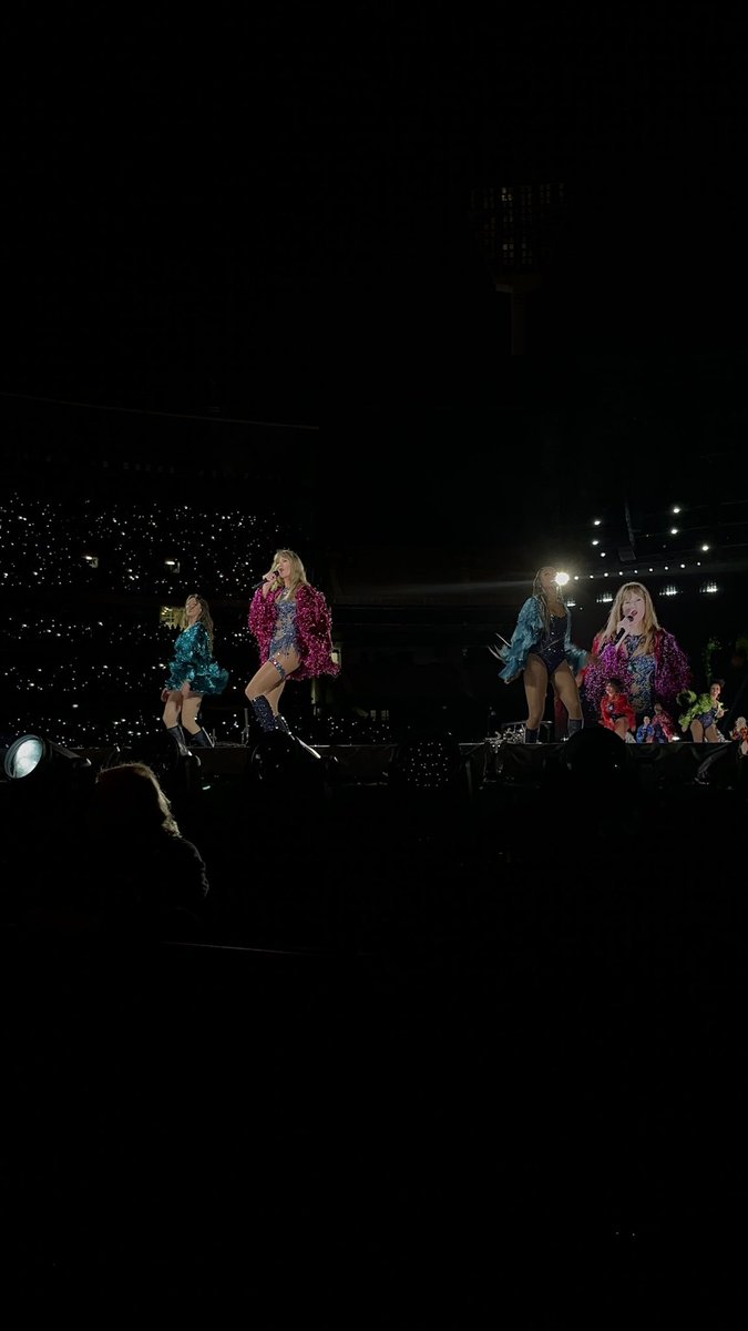 dontblamelie's tweet photo. @mirrorballydia ahh i just found your account, how kind of u!! i’ve never been able to buy a signed taylor item before, bc of how many people try. i’ve been a fan since 2015. i’ve been to eras and rep tour! owning an item like this is my dream. i took this pic from my amazing eras seats :)) https://t.co/zudgkveMOA