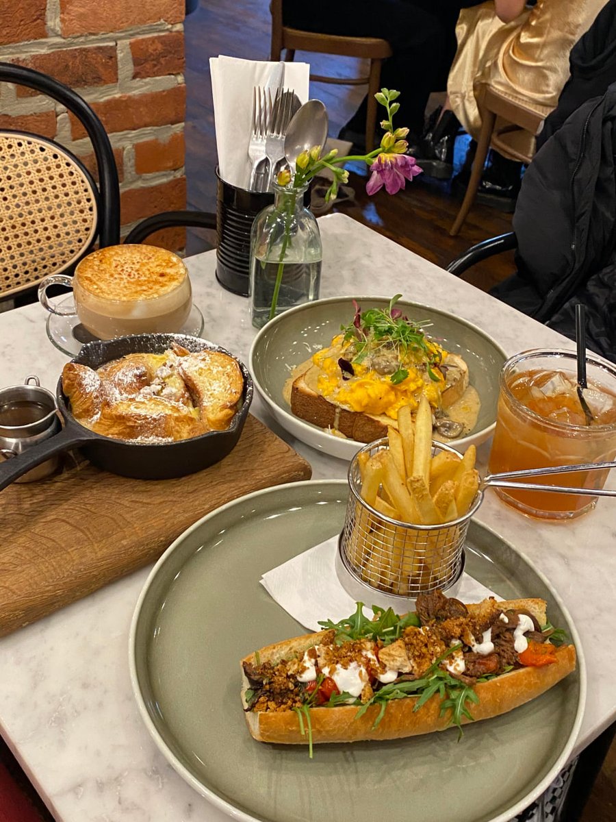 Kherwin5's tweet photo. A delicious lunch with a friend 🍽🍴❤️🥰😋😋😋 https://t.co/ebjL5UvlIO