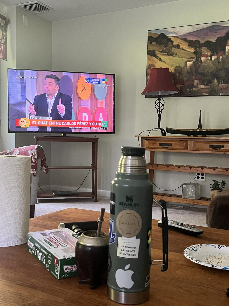 LuccTacain's tweet photo. Buen día guricesss!!! Acá en Stanford USA de vacaciones 
#nadiedicenada #ndn 
Los estoy mirando desde el celu btw https://t.co/XdjsiZ5nVj