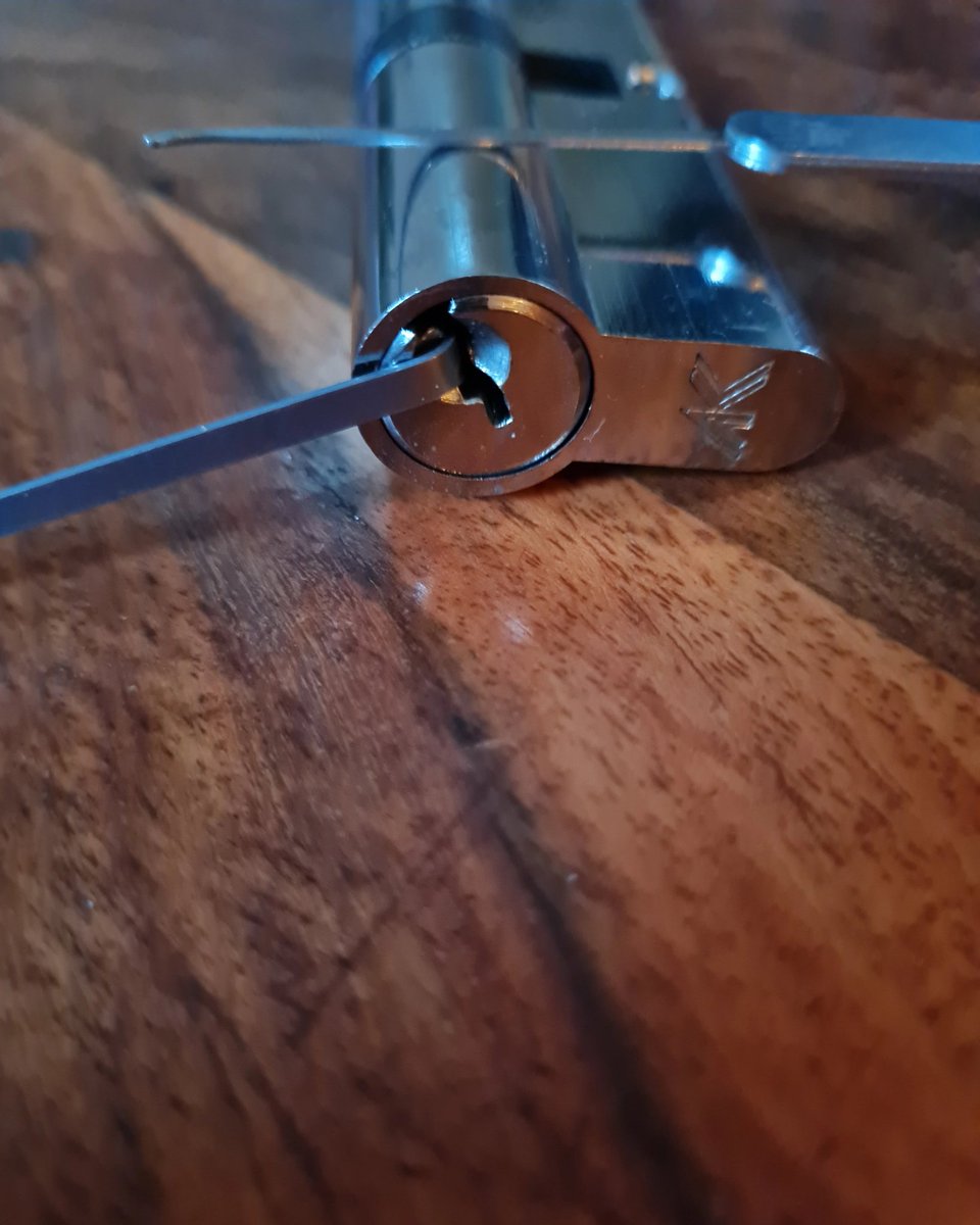 BenGunnEx's tweet image. Learn lockpicking #locksports