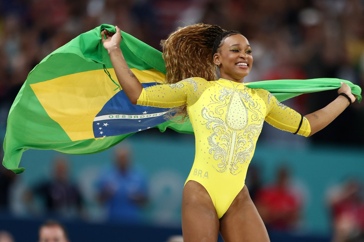 JPL_Brasil's tweet photo. REBECA ANDRADE É OURO! 🥇🇧🇷 
 
A jovem brasileira acaba de se tornar campeã olímpica na ginástica artística solo. É a maior medalhista olímpica brasileira! https://t.co/Qq5P2C9Syo